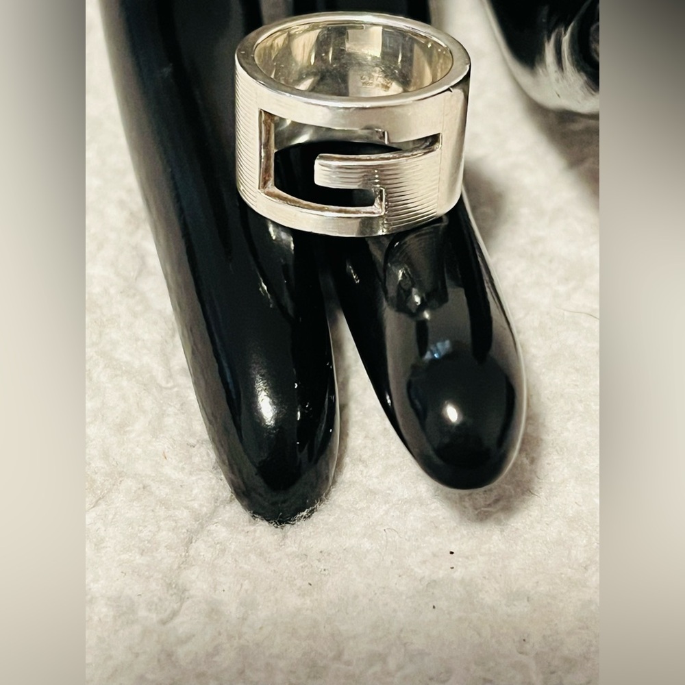 Gucci Cutout G Thick Band Silver Ring - Picture 10 of 11